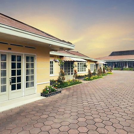 Hotel Indah Palace Tawangmangu Zewnętrze zdjęcie