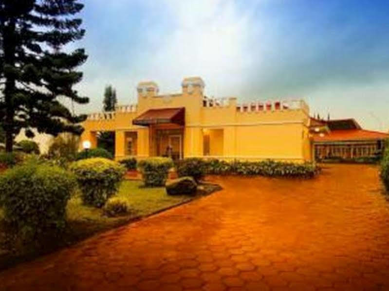 Hotel Indah Palace Tawangmangu Zewnętrze zdjęcie